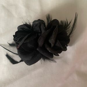 Pretty black hair flower 🌺 one